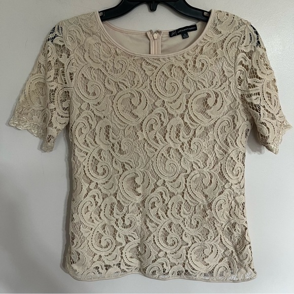Adrianna Papell Tops - ADRIANNA PAPELL Women Size Small Beige Floral Lace Crew Neck Short Sleeve Blouse